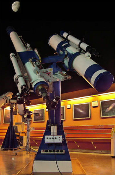 Dieses selbstgebaute Teleskop steht seit über 40 Jahren in der Sternwarte und legte den Grundstein.